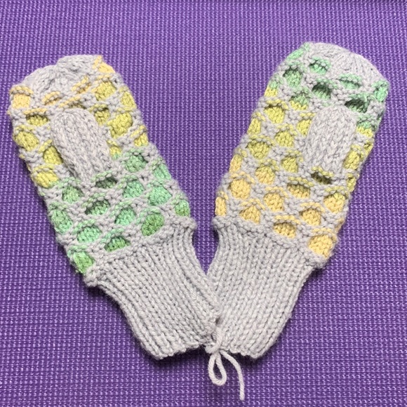 NWOT Handmade Peekaboo Mittens Small-Medium Stretchy - Picture 1 of 2